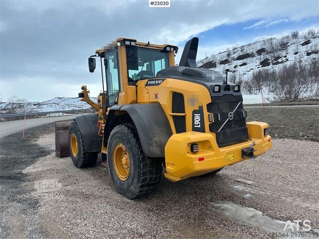 Krautuvas Volvo L90H wheel loader with joystick control and a buck