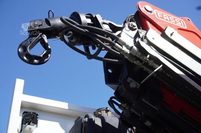 Plattform med kran Renault C280 DTI 8 / HDS Fassi F135A.22 / remote