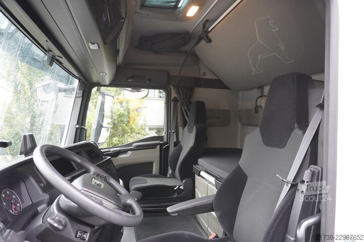 Plattform med kran MAN TGX 26.470 6x2-4 / 30 tho. km!!! / Atlas