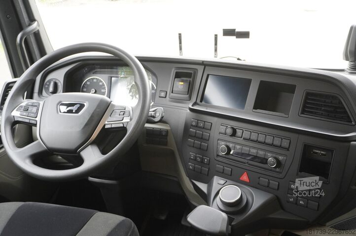 Plattform med kran MAN TGX 26.470 6x2-4 / 30 tho. km!!! / Atlas
