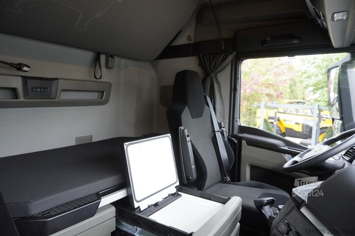 Plattform med kran MAN TGX 26.470 6x2-4 / 30 tho. km!!! / Atlas