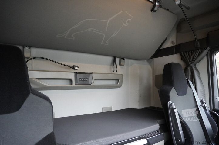 Plattform med kran MAN TGX 26.470 6x2-4 / 30 tho. km!!! / Atlas