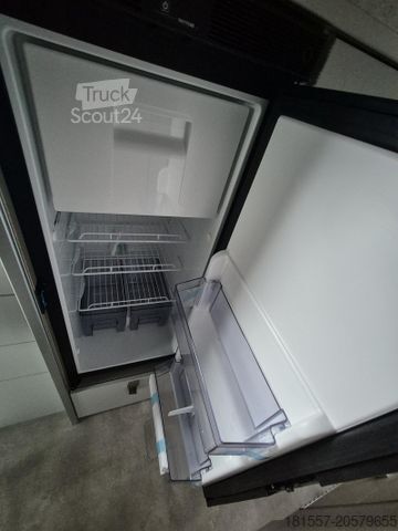 Autocaravana HYMER/ERIBA Grand Canyon S 700 Allrad, AHK, Aufstelldach