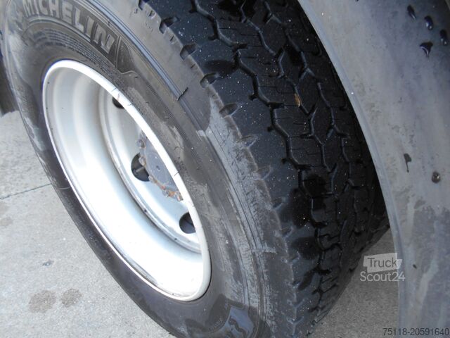 Camion con carrozzeria personalizzata Renault MIDLUM 180.10 - FURGONE NEGOZIO