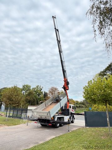 Lastebil med plan MAN TGS 37.440 8x4 KRAN 21m Kipper 5/6 Steuerkre