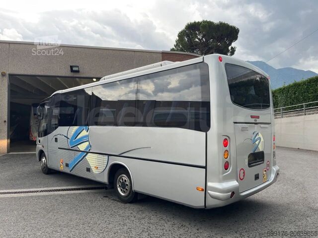 Transporte de pessoas Mercedes-Benz MB 818 S