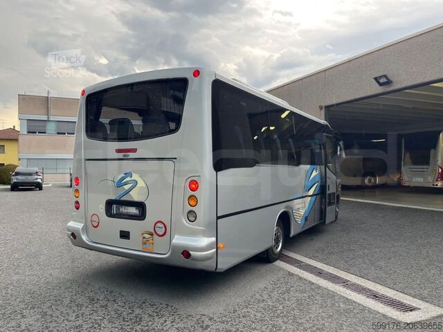 Transporte de pessoas Mercedes-Benz MB 818 S