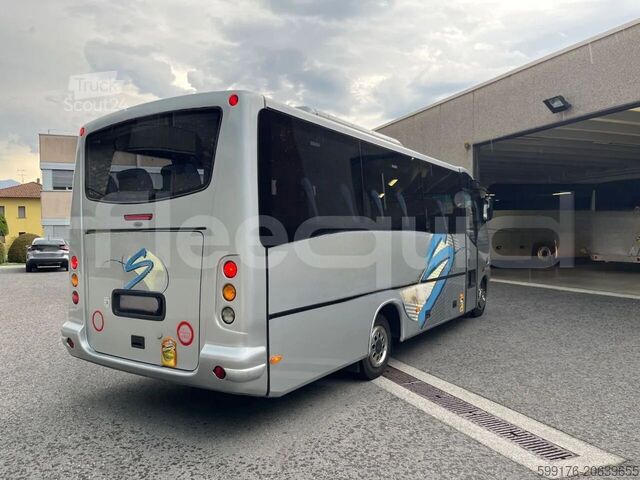 Transporte de pessoas Mercedes-Benz MB 818 S