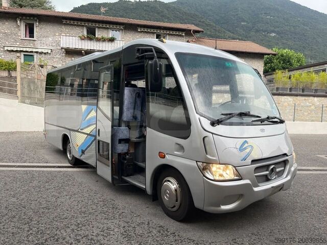 Transporte de pessoas Mercedes-Benz MB 818 S