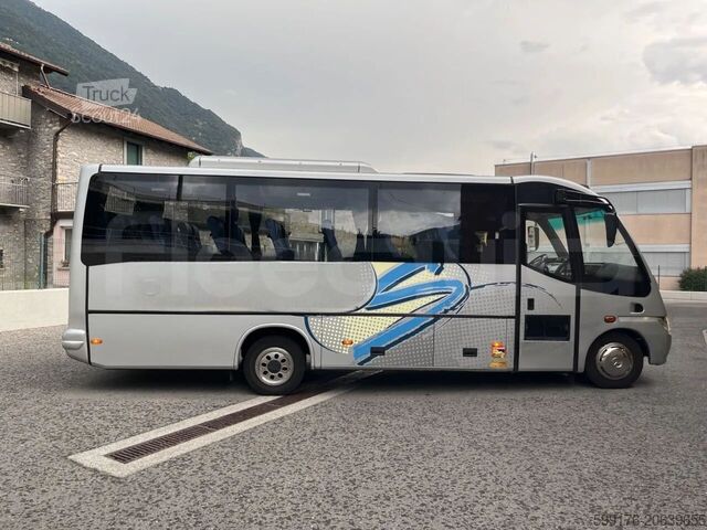 Transporte de pessoas Mercedes-Benz MB 818 S
