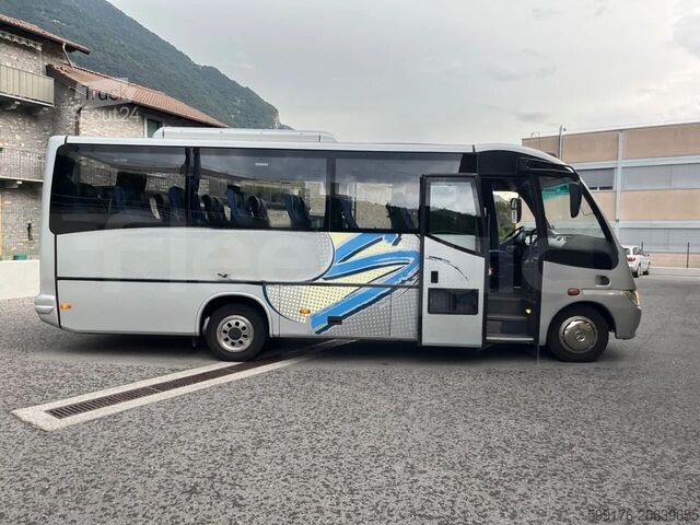 Transporte de pessoas Mercedes-Benz MB 818 S