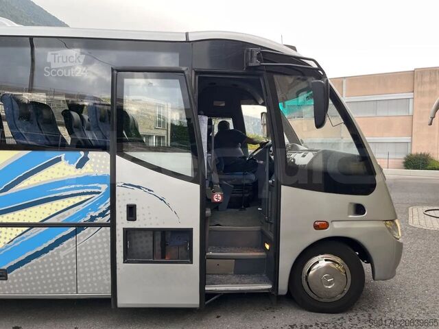 Transporte de pessoas Mercedes-Benz MB 818 S