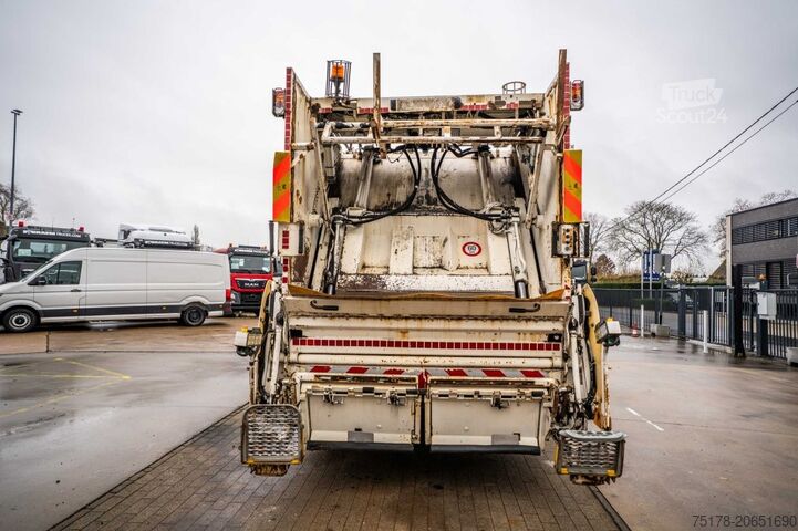 Vuilniswagen MAN TGS 26.320 BL - VDK PUSHER IIK