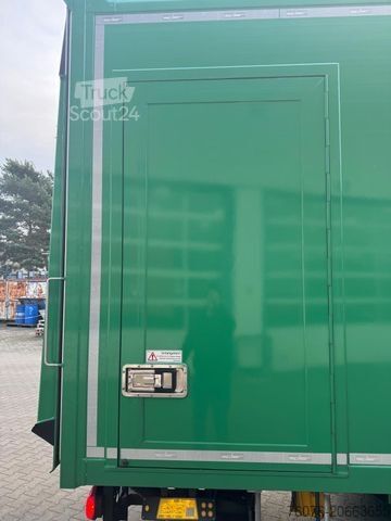 Фургон (грузовой автомобиль) MERCEDES-BENZ 1824 L Koffer 7.2 Seitentür LBW 2t Kamera