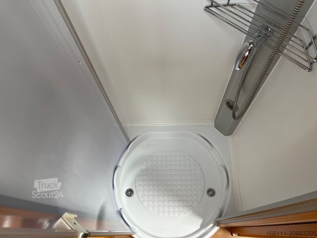 Halvintegrert bobil FRANKIA T 6800 BD - Festbett - Klima - Solar -