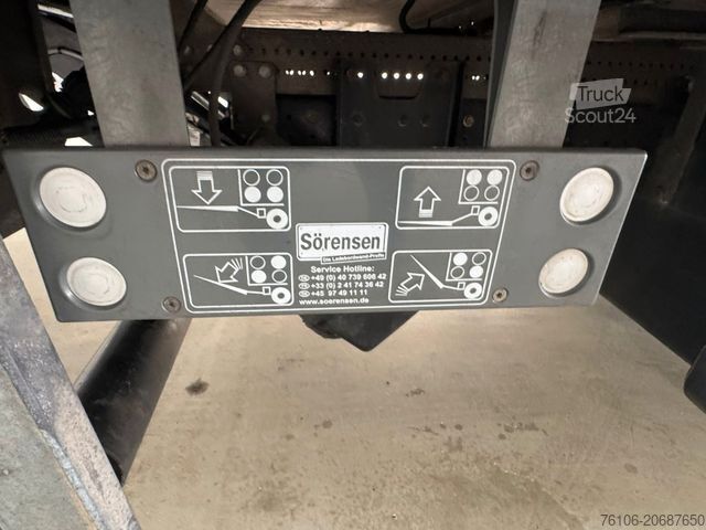 Dodávka s plachtovou bočnicou FUSO Canter 7C18 Pritsche Plane mit Ladebordwand