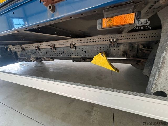 Dodávka s plachtovou bočnicou FUSO Canter 7C18 Pritsche Plane mit Ladebordwand