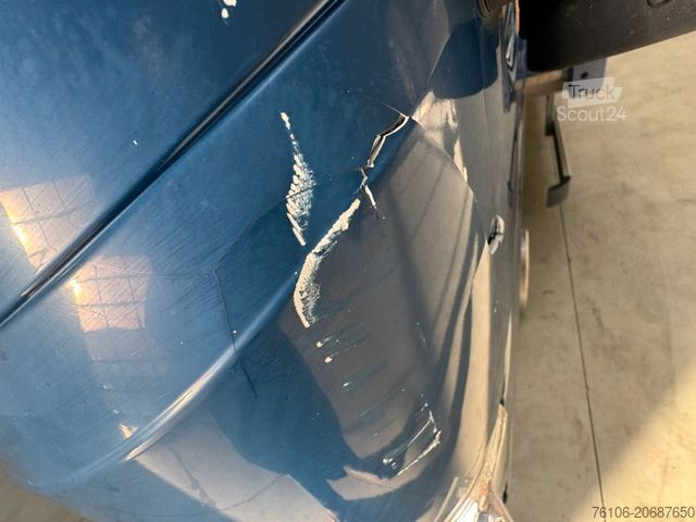 Dodávka s plachtovou bočnicou FUSO Canter 7C18 Pritsche Plane mit Ladebordwand