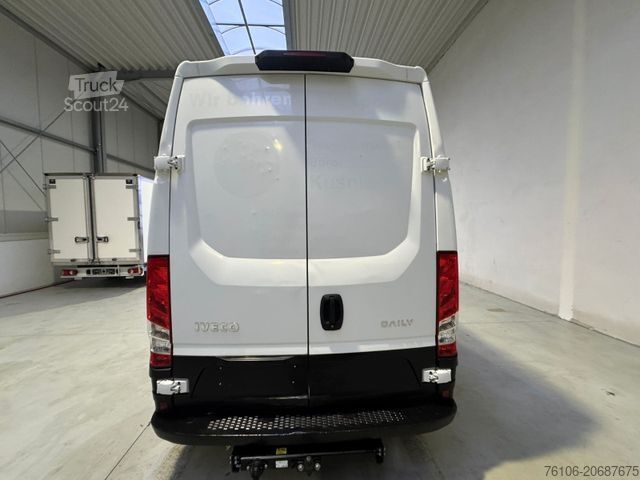 Aukštas mikroautobusas IVECO Daily 50C18 Kastenwagen *Navi*Ahk**