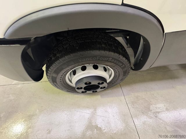 Dodávka s plachtovou bočnicou IVECO Daily 72C18 Pritsche Plane *Ahk*Kamera*Navi*