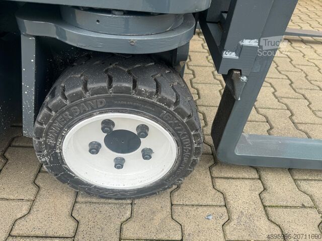 Four-way forklift Combilift CB3000// Diesel// Perfect / Only 5185 h