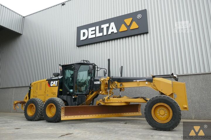 Niveladora Caterpillar 140M2