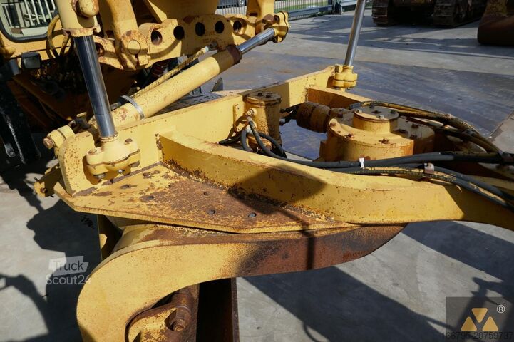 Równiarka Caterpillar 143H