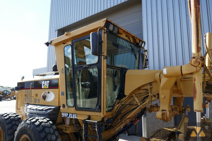 Równiarka Caterpillar 143H