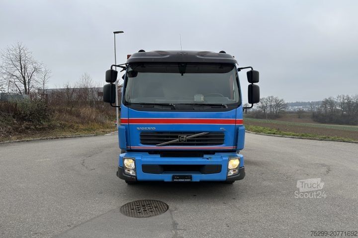 Camión plataforma con toldo Volvo FLL-280 4x2R Plane / HB / Swiss-Vehicle