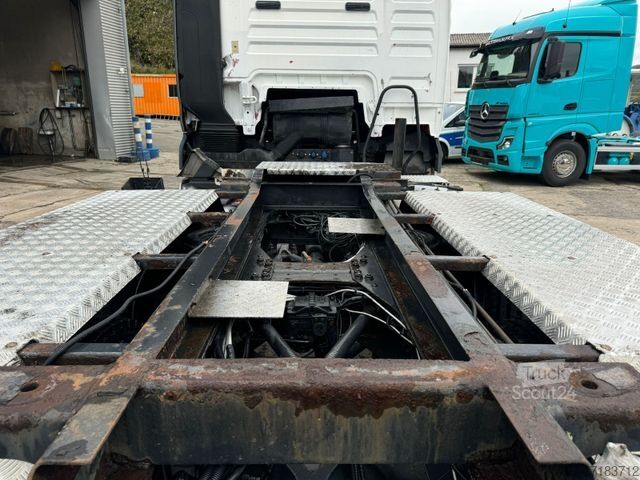 LKW-Fahrgestell MAN 26.480 6x2