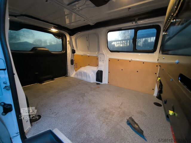 Opel Vivaro 2.0 Edition M (L2) με αυτόματο κλιματισμό, σύστημα πλοήγησης και προσωρινή ρύθμιση θερμο Opel Vivaro