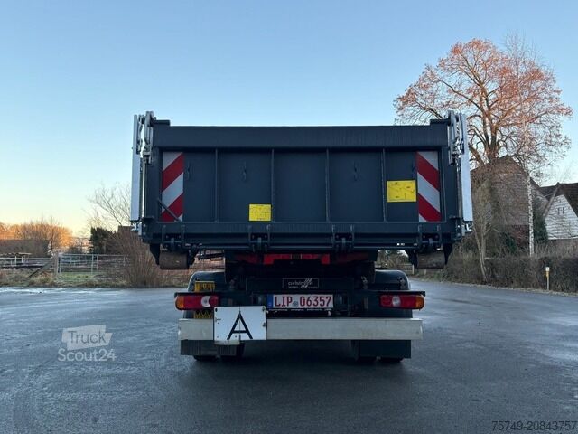Telehoist load lugger van Fuso FUSO 7C18 City Abrollkipper + Ladekran Palfinger