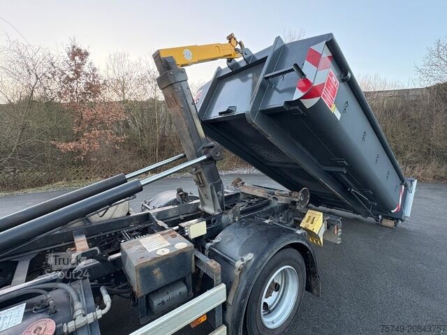 Telehoist load lugger van Fuso FUSO 7C18 City Abrollkipper + Ladekran Palfinger