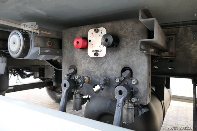 Reefer trailer  Fabag AH 18 Kühlkoffer Carrier Vector LBW