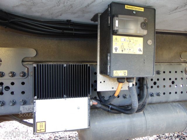 Hűtős teherautó MERCEDES-BENZ ANTOS 1833L 3-Zonen Kühlkoffer*LBW