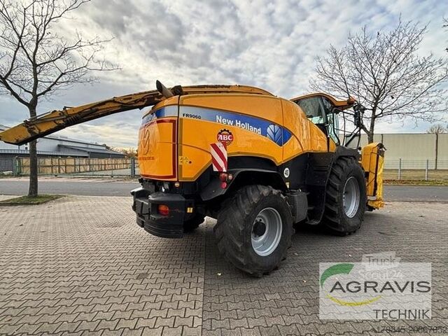 Feldhäcksler New Holland FR 9060