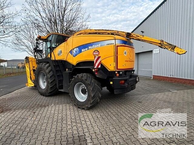 Feldhäcksler New Holland FR 9060