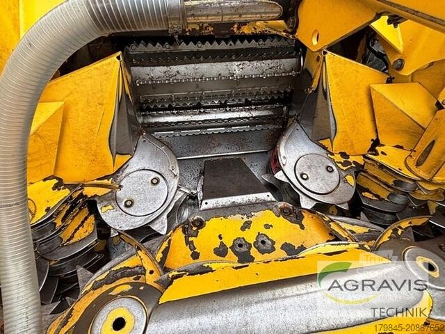 Feldhäcksler New Holland FR 9060