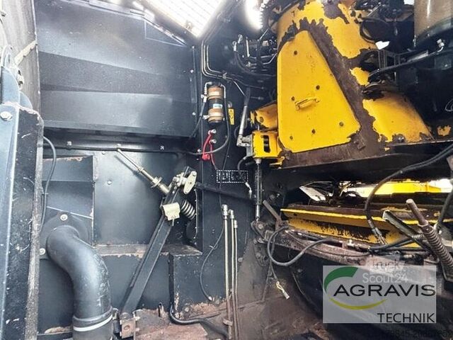 Feldhäcksler New Holland FR 9060