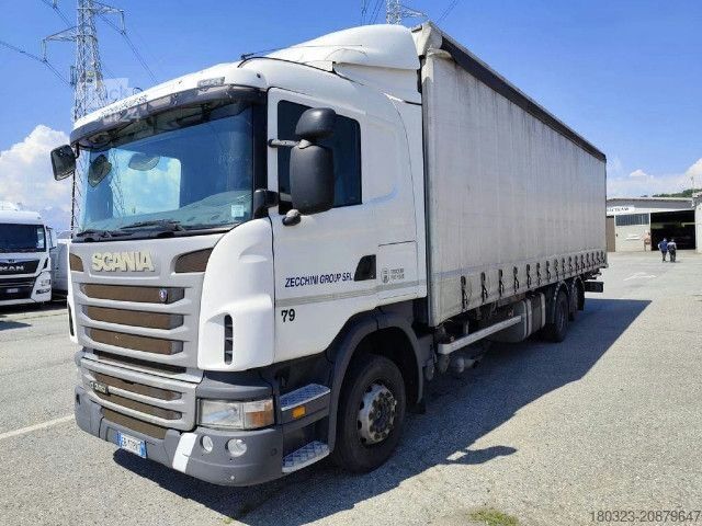 Camión portacontenedores de gancho Scania CV360.