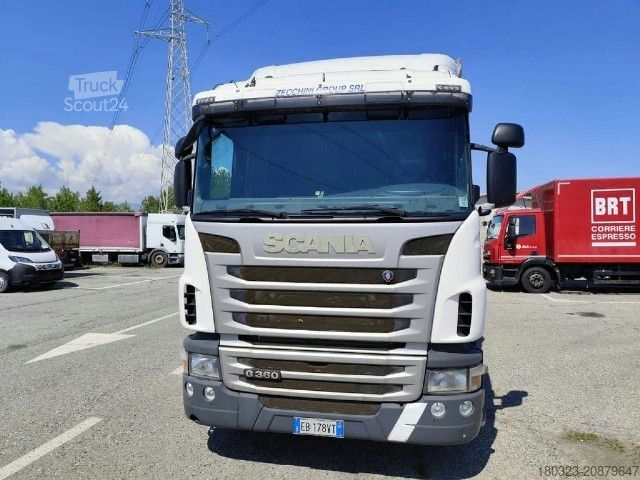 Camión portacontenedores de gancho Scania CV360.