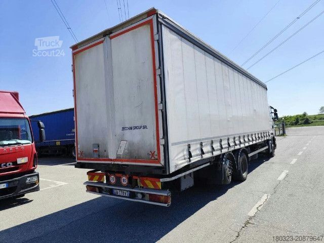 Camión portacontenedores de gancho Scania CV360.