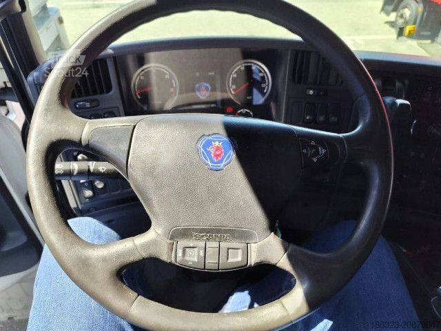 Camión portacontenedores de gancho Scania CV360.