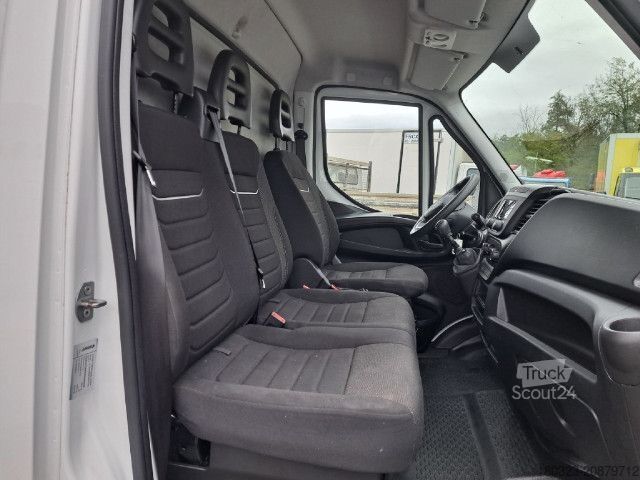 Furgoneta caja IVECO 35C16H