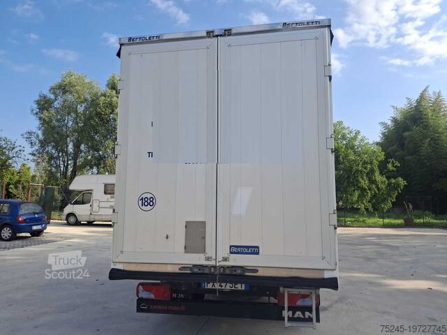 Furgone centinato MAN TGE 3.180
