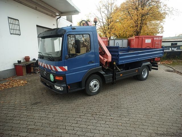 Transporter mit Kipper MERCEDES-BENZ 815 Atego Dreiseitenkipper Atlas 60.1 Kran Greif