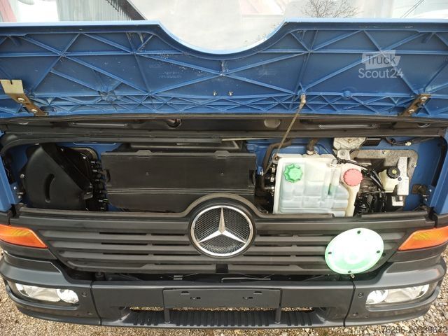 Transporter mit Kipper MERCEDES-BENZ 815 Atego Dreiseitenkipper Atlas 60.1 Kran Greif