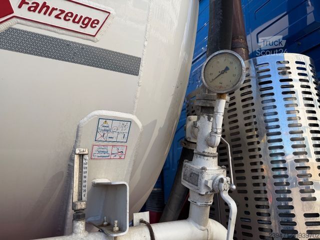 Vakuuminė cisterna sunkvežimis VOLVO FH 420 8x2 Silo Spitzer 2Kammer