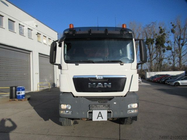 Camion benne MAN 26.440 / 6 x 4 / Jonsered 1100 / Greifer