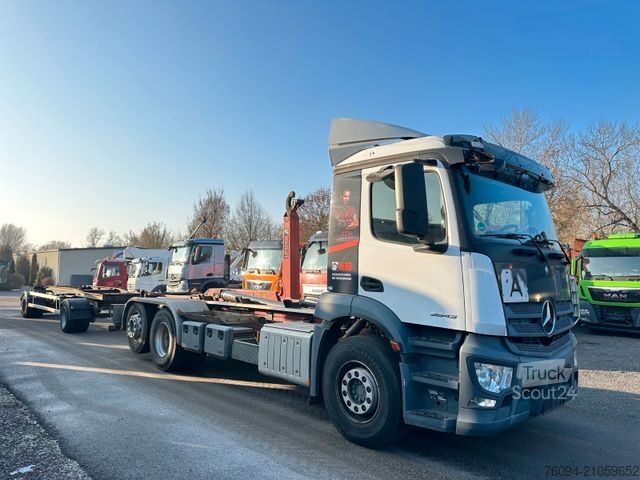 Tovornjak s kavljem za kontejnerje MERCEDES-BENZ Antos 2643 6x2 Abrollkipper AHK
